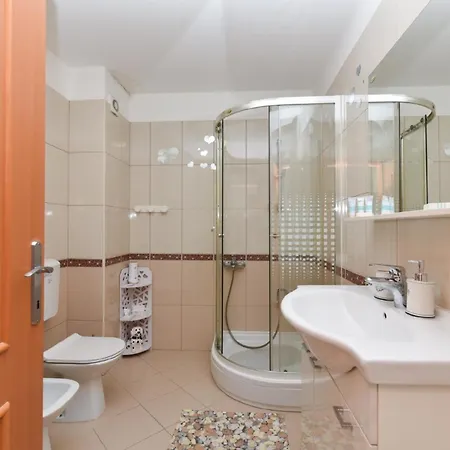 Fuer 2 Personen Ca 52 Qm In Liznjan, Istrien Suedkueste Von Istrien Apartment *