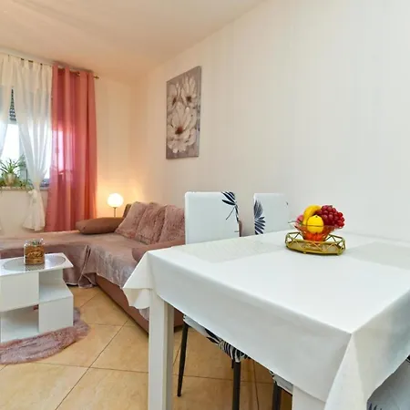 Fuer 2 Personen Ca 52 Qm In Liznjan, Istrien Suedkueste Von Istrien Apartment