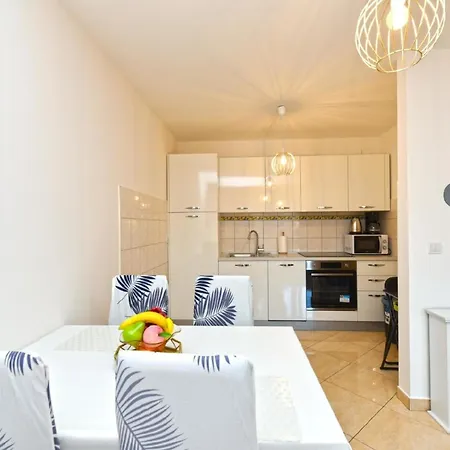 Apartment Fuer 2 Personen Ca 52 Qm In Liznjan, Istrien Suedkueste Von Istrien